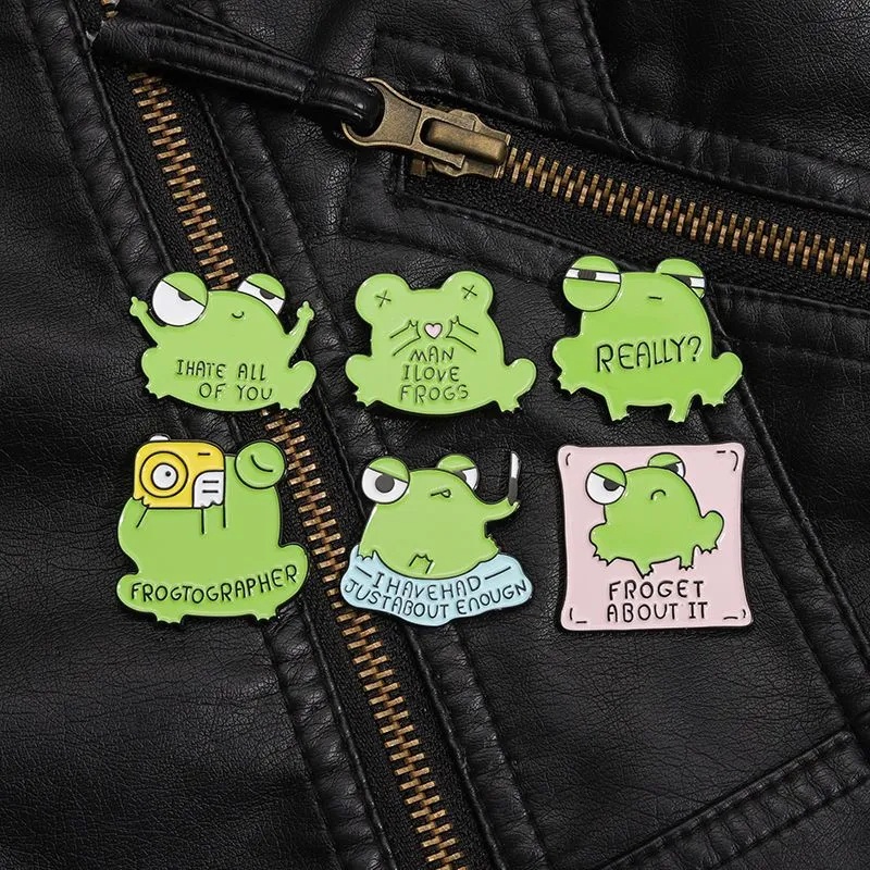 Tas Ransel Lucu Pakaian Jaket Bros Pria Untuk Teman Anak Froggy Enamel Pin Wanita Kartun Froggy Badge Custom Hewan Bros Logam Kawaii Kepribadian Surat Perhiasan Hadiah