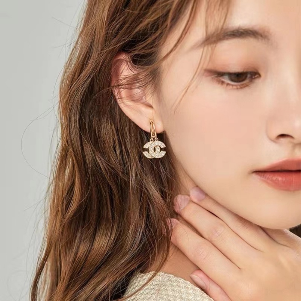 S925 Perak Korea Bintang Dengan Yang Sama Ganda C Anting Surat Anting Fashion Temperamen Anting Perempuan Perhiasan Gadis Seksi