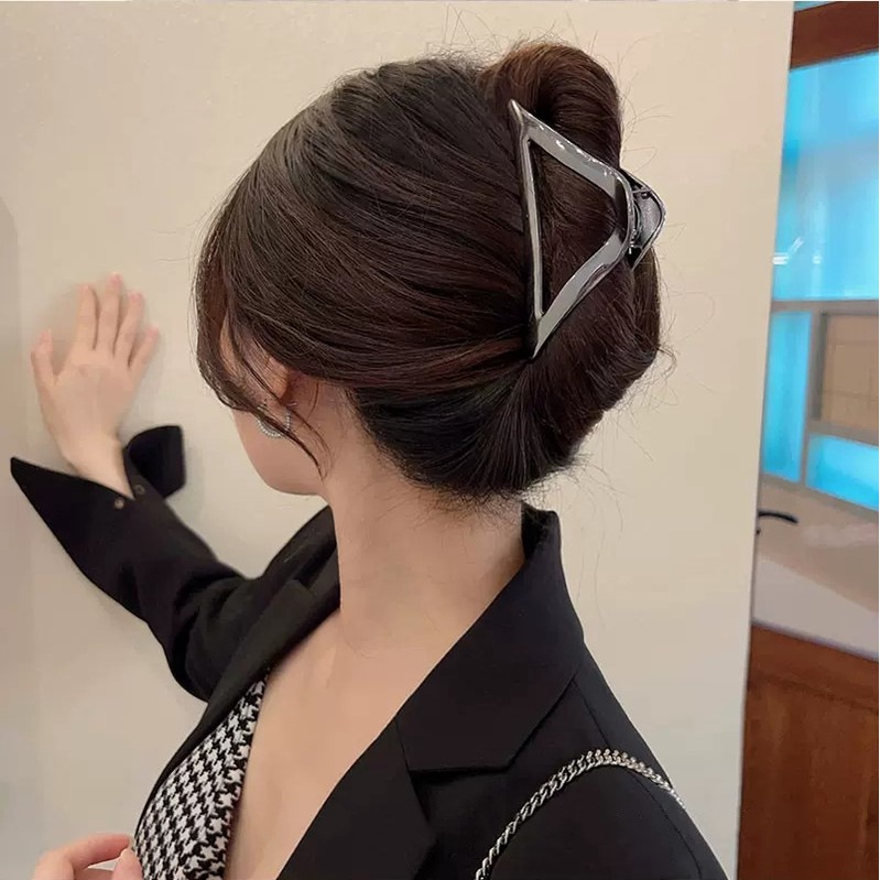 Ins Segitiga Logam Jepit Rambut Hair Claw Fashion Sederhana Klip Rambut Hiu Klip Wanita Aksesoris Rambut