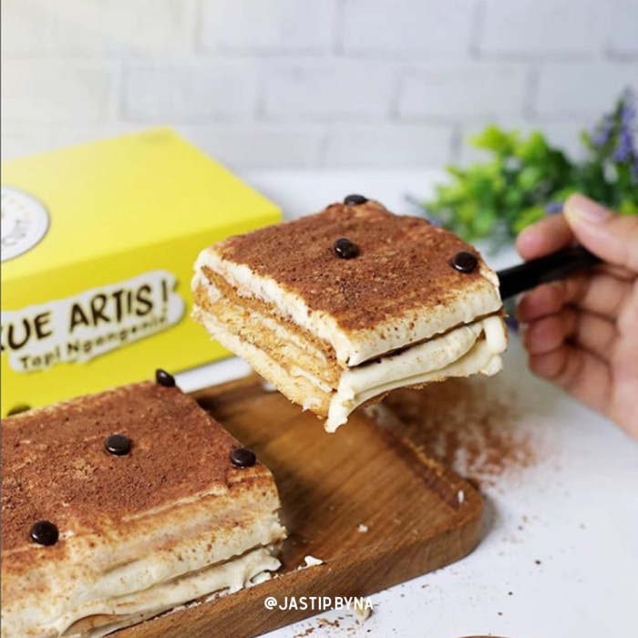 

CHEESECUIT DESSERT BOX MURAH ALL VARIAN | OLEH-OLEH - CHOCO CRUNCHY