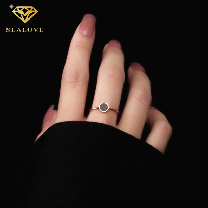 Cincin Titanium Wanita Anti Karat Bentuk Bulat Bahan Warna Hitam 18K Emas Korea Fashion Aksesoris cincin wanita 2023 terbaru