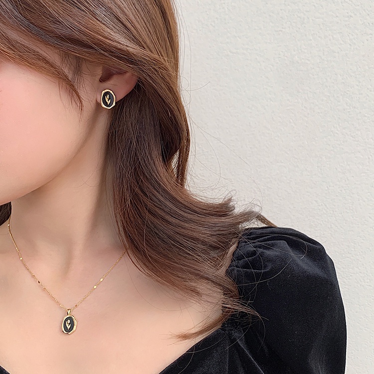 Anting Korea Retro Tulip Hitam Mewah Ear Studs Fashion Perhiasan Wanita Perempuan