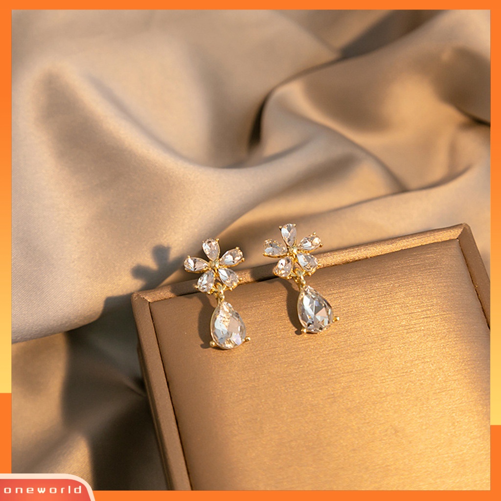 [ONE] 1pasang Anting Pejantan Bening Tetesan Air Emas Elegan Mewah Berlian Imitasi Hias Bunga Menjuntai Anting Fashion Perhiasan