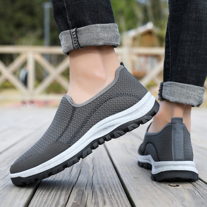 (COD) Leedoo Sepatu Pria Slip On Slop Casual Sneaker Sepatu Olahraga MC603 - Hitam, 39