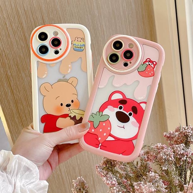 Kamera Melingkar Protect Cream Soft Case IPhone 11 13 12 14 PRO Max Casing Ponsel Untuk Wanita Cewek Imut Strawberry Bear Manyo Winnie the Bear