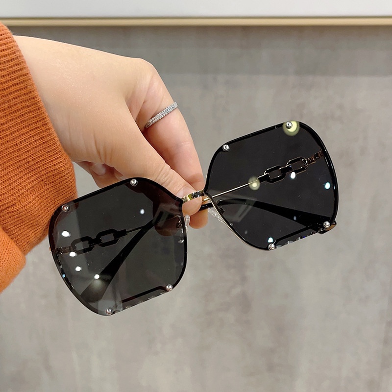 (YUZHU) Punk Fashion Rantai Rivet Tanpa Bingkai Kacamata Untuk Wanita Mode Barat Logam Oversized Square Frame Kerai Y2K Sunglasses