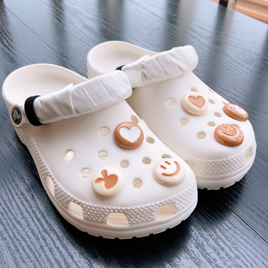 6pcs Kopi Wajah Tersenyum Set Cros Jibit Charm Diy Women shoes Aksesoris Pesona Sepatu Untuk Wanita/Cewek[Tidak Termasuk Sepatu]