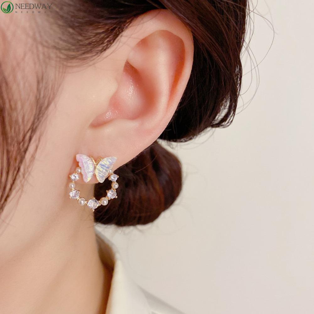 NEEDWAY Anting Gaya Korea Hadiah Ulang Tahun Kelembutan Desain Warna Gradien Rasa Anti-Alergi Paduan Anting Kupu-Kupu