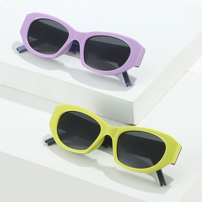 (YUZHU) Kacamata Hitam Persegi Warna-Warni Mode Barat Desain Mode Baru Bergaris Temples Y2K Kepribadian Sunglasses