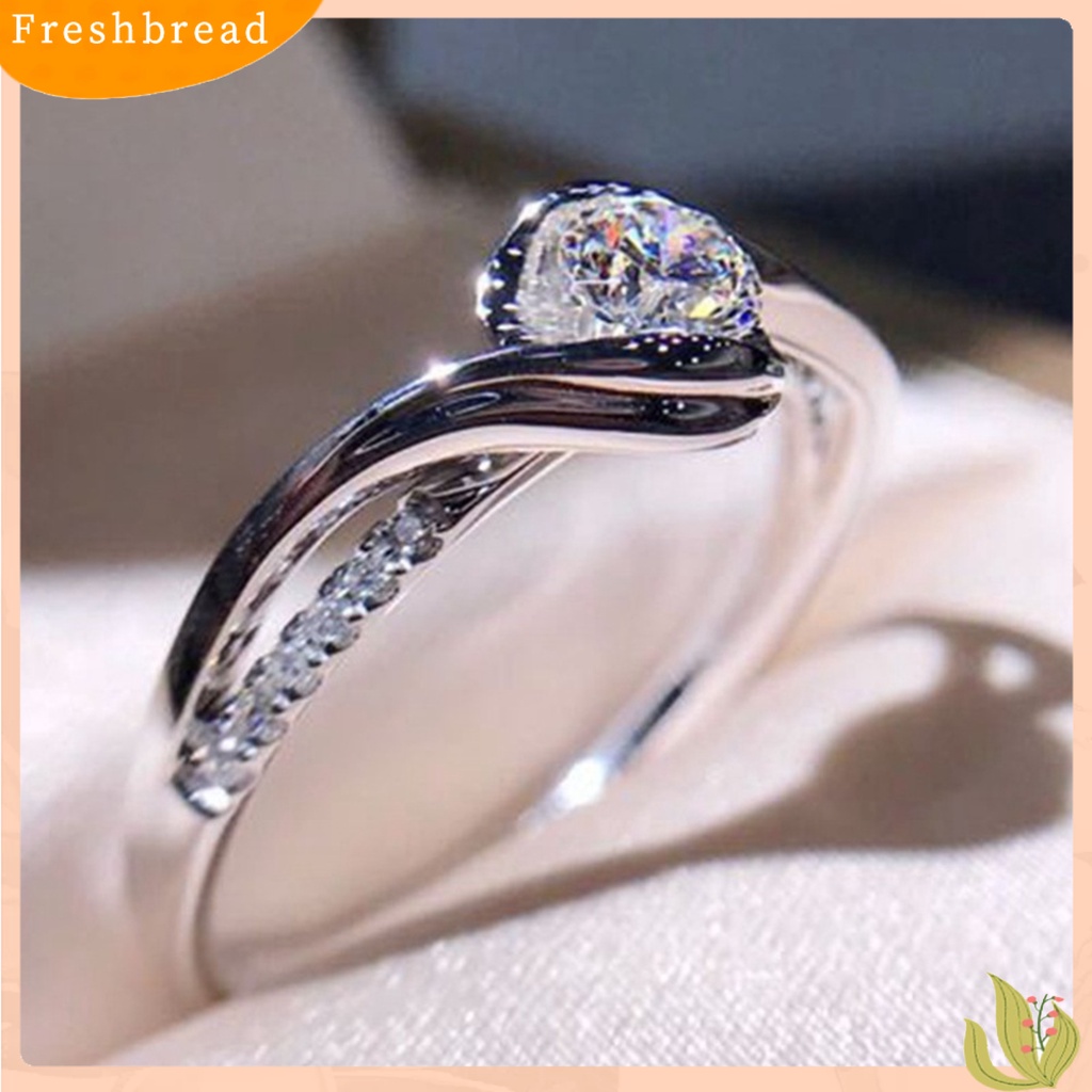 &lt; Freshbread &gt; Cincin Desain Geometri Indah Jari Band Wanita Berlian Imitasi Hias Perhiasan Hadiah Untuk Pesta