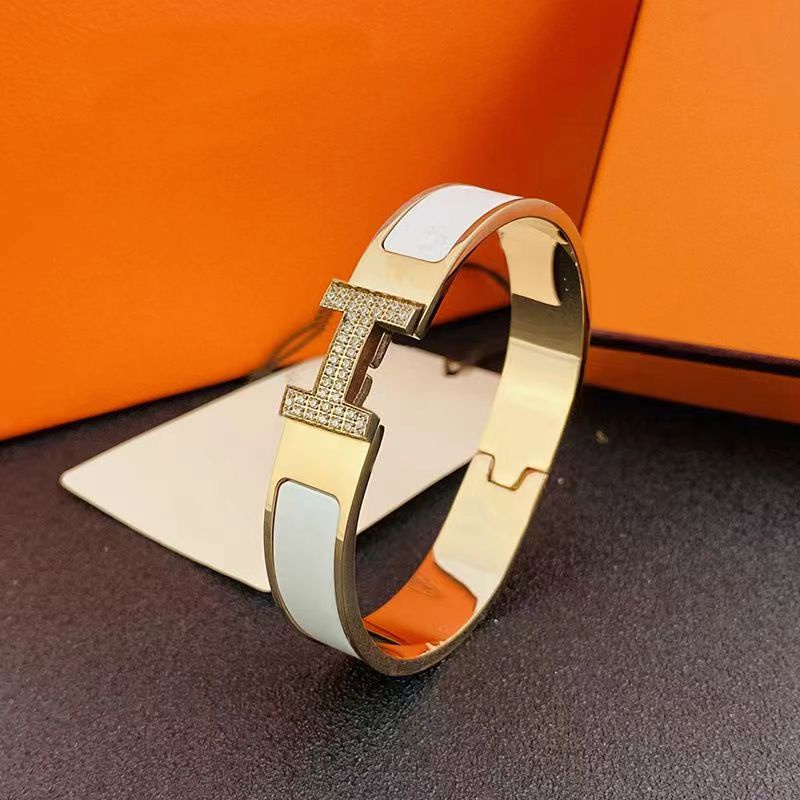 Gelang Titanium Steel Tren Fashion Bertabur Berlian Berkualitas Tinggi Gaya Baru Huruf Anti Karat Penuh Berlian Gelang Bracelet