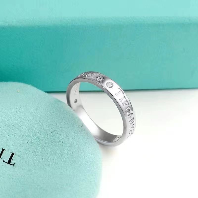 Cincin Baja Titanium Trendi Sederhana Fashion Perhiasan Cincin Pasangan Unik Anti Karat