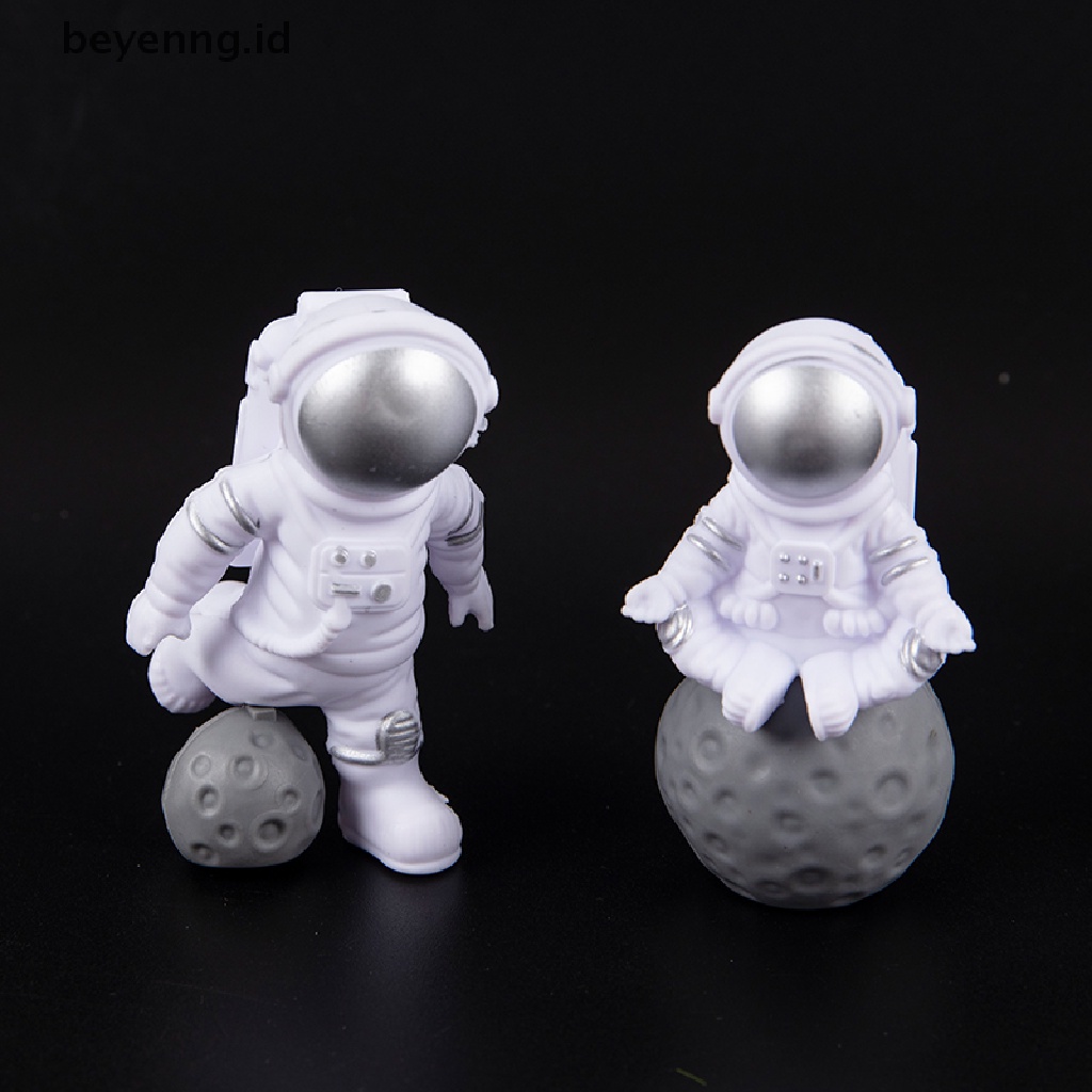 Beyen 3pcs Patung Astronot Patung Plastik Dekorasi Rumah Modern Miniatur Ornamen Meja Kosmosnaut Figure Home Decorative ID