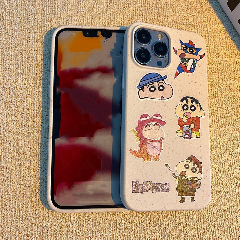 Ins Crayon Shin-Chan Cocok Untuk iPhone 14 Pro Max iPhone Phone Case Ramah Lingkungan Degradable Phone Case Shockproof Protection Camera Kompatibel Dengan iPhone 13 13prm iPhone 11 7Plus 8Plus Xr XS 12 Pro Max Casing Ponsel