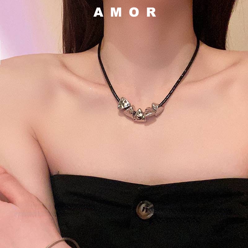 Kalung choker Kulit Segitiga Y2K