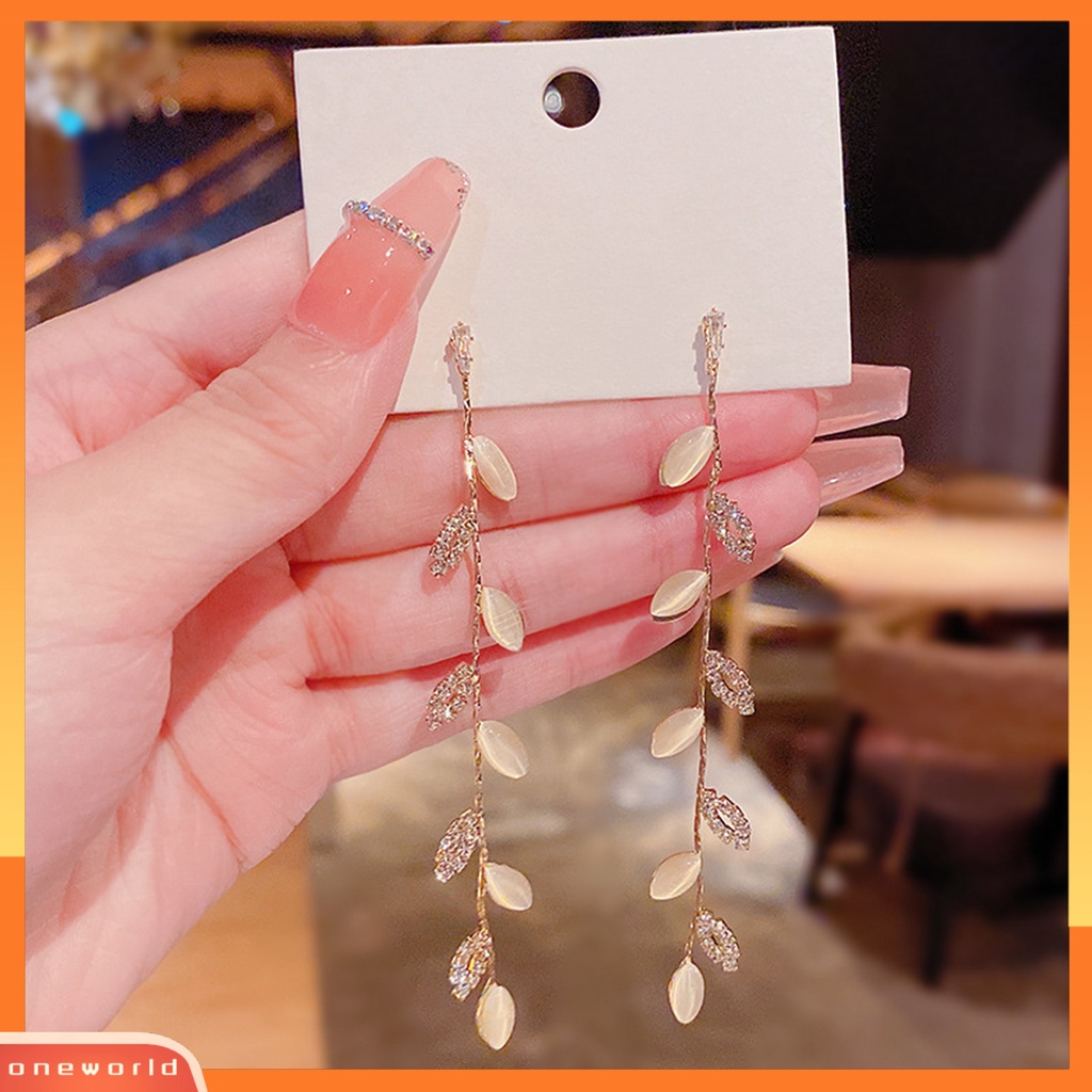 [WOD] 1pasang Drop Earrings Berlian Imitasi Mengkilap Asimetris Bentuk Daun Lady Earrings Perhiasan Pernikahan