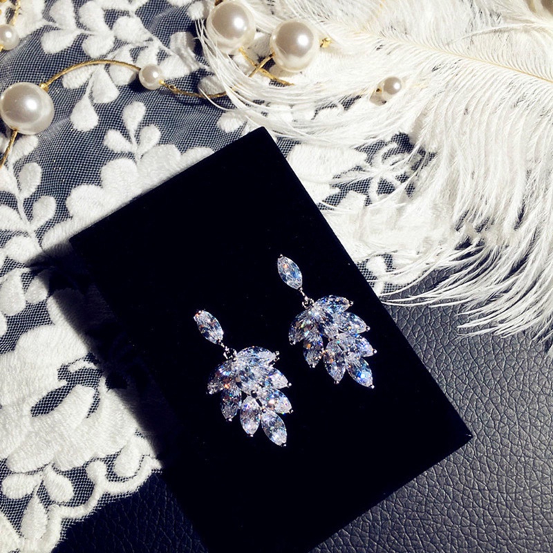 Fashion Baru Briliant Cubic Zirconia Wanita Anting Daun Berbentuk Gadis Segar Anting Telinga Aesthetic Perhiasan Pernikahan Mewah