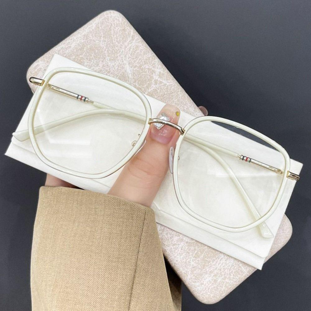 Lily Kacamata Baca Fashion Portable Pelindung Mata Vintage Ultra Ringan Frame