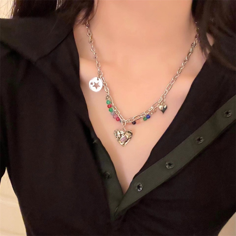 Warna-warni Manik-Manik Berongga Hati Kalung Perempuan Paduan Musim Panas Ganda Berlapis Klavikula Rantai Niche High-End Kalung Leher