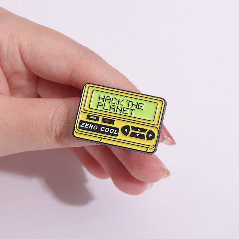 Hack The Planet Pager Bros Pin Retro Game Bros Lencana Keren Ransel Perhiasan Hadiah