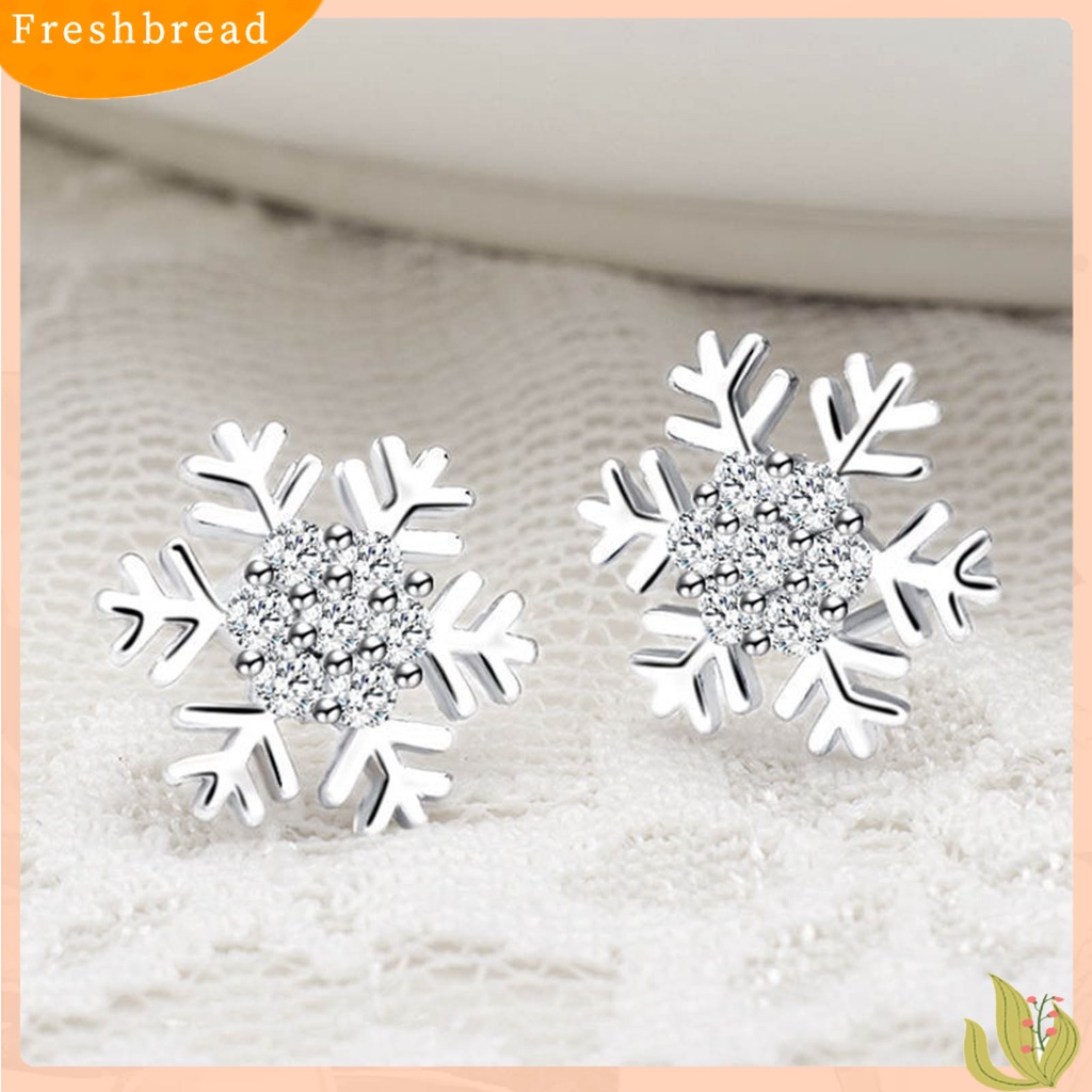 &lt; Freshbread &gt; 1pasang Ear Studs Elegan Geometris Berlian Imitasi Mengkilap Hias Sparkling Dress Up Hadiah Natal Wanita Snowflake Stud Earrings Perhiasan Pakaian Sehari-Hari