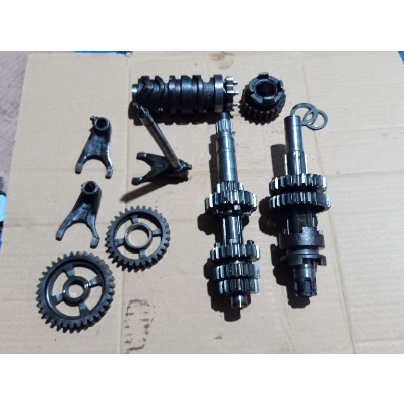 Gearbox girbox gigi rasio transmisi vixion lama vixion new original