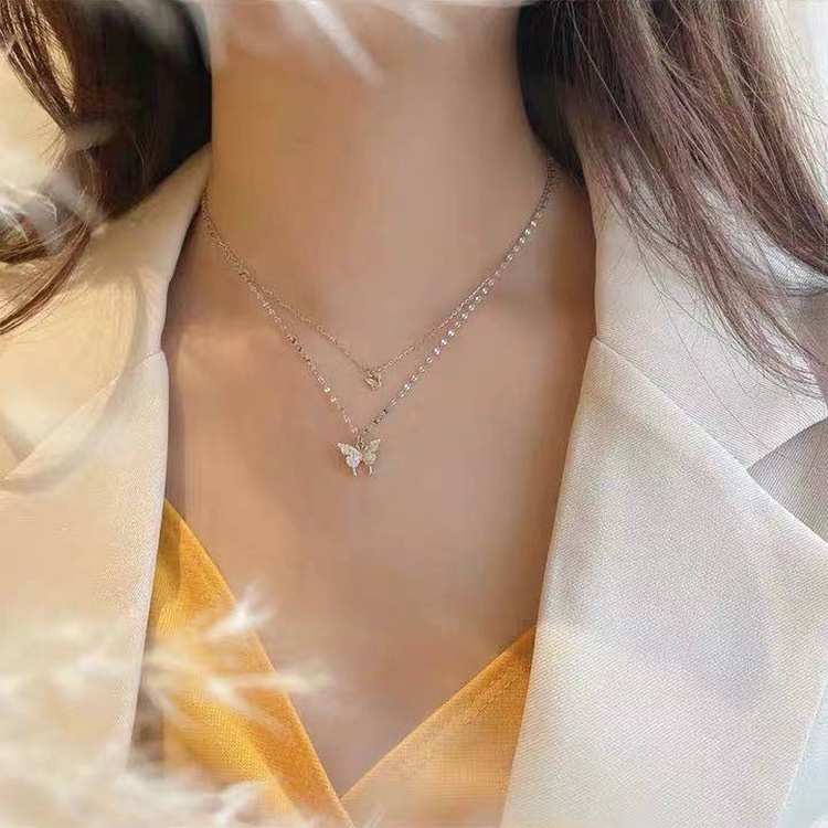 2023kalung Kupu-Kupu Ganda Gaya Baru Desain Influencer Wanita Merasa ins Rantai Klavikula Cahaya Mewah Niche Liontin Kalung