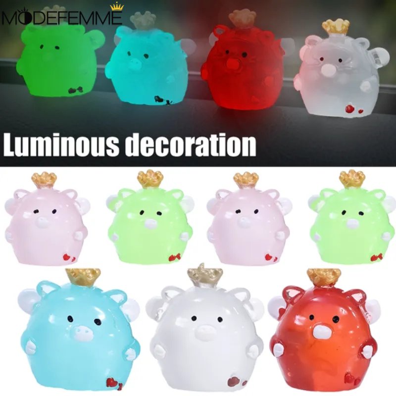 [Unggulan] Ornamen Mobil Babi Mini Bercahaya Tanaman Rumah Pot Dekorasi 3D Resin Mikro Lanskap Aksesoris Lucu Mahkota Babi Dekorasi Hiasan Glow In The Dark Hewan