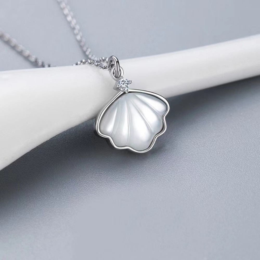Gaya Keren Minimalis Baru Desain Niche Ringan Mewah Hias Berlian Kalung Shell Rantai Klavikula Untuk Wanita Perhiasan Gadis Seksi