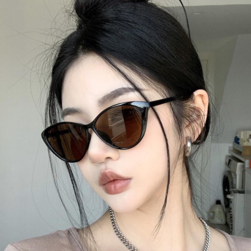 (YUZHU) Kacamata Hitam Mata Kucing Bentuk Kotak Hitam Coklat Gaya Retro Sunglasses Cocok Untuk Wanita