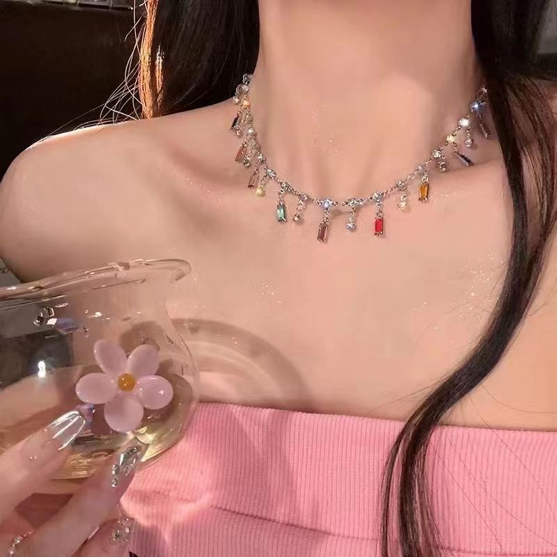 Kalung Zirkon Warna-Warni High-End Mewah Ringan Perempuan ins Niche Manis Keren Gaya Gadis Panas Rantai Klavikula Kalung All-Match Unik