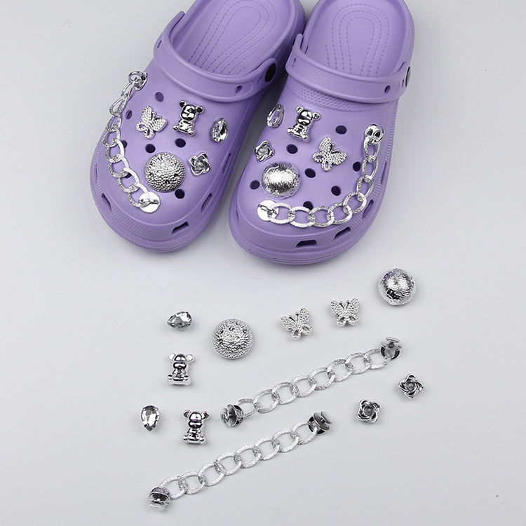 2023ins TT Baru Kreatif Tren DIY Sandal Croc Jibz Pesona Tombol Fashion Pantai Sepatu Aksesoris #(Tanpa Sepatu)