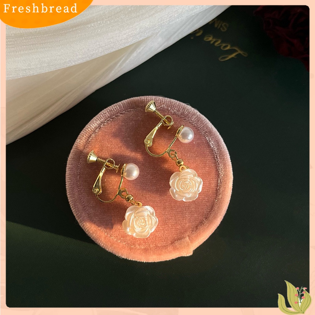 &lt; Freshbread &gt; 1pasang Anting Wanita Bentuk Camelia Desain Mutiara Imitasi Pertunjukan Pesona Unik Alloy Bunga Mini Gaya Elegan All-Match Drop Earrings Untuk Pacaran