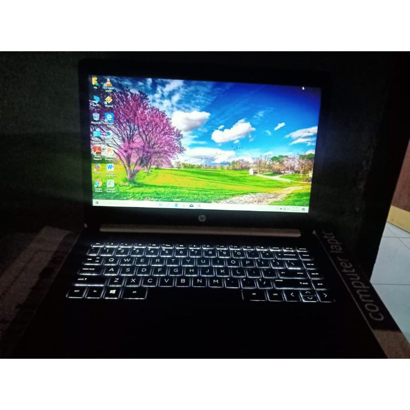 Laptop Hp 14-cm0094AU AMD E2 9000e RADEON R2 ram 4gb hdd 1000gb Keyboard nyala-second