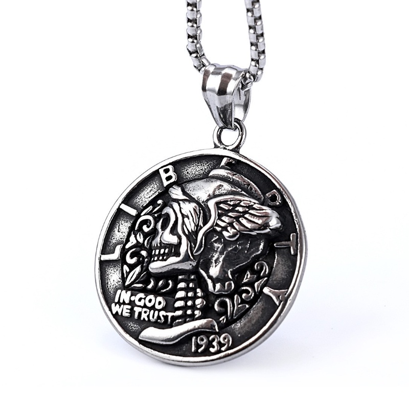 [X C Kalung] Baru Silvery Hip Hop Punk Vintage Tengkorak Kepala Helm Motor LIBRTY Titanium Steel Liontin Anti Karat Kalung Pria &amp; Wanita Hadiah Liburan Perhiasan