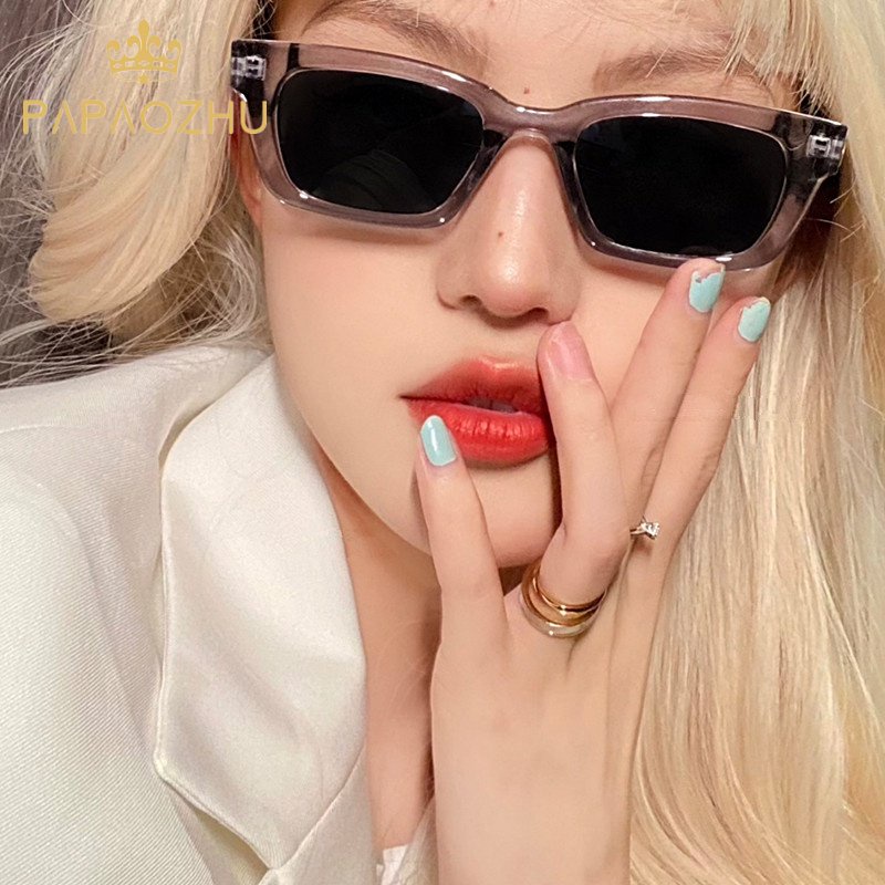 Papaozhu Chic Vintage Abu-Abu Sempit Persegi Panjang Bingkai Kacamata Hitam Untuk Wanita Pria Kepribadian UV400 Perlindungan Warna Temperamen Liburan Pantai Kacamata