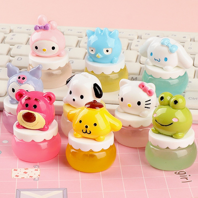 ღ Sanrio Bercahaya Diy Perhiasan Aksesoris Kuromi Bersinar Cerah Mikro Lanskap Ornamen Gantungan Kunci Rumah Boneka Resin Perhiasan Aksesoris