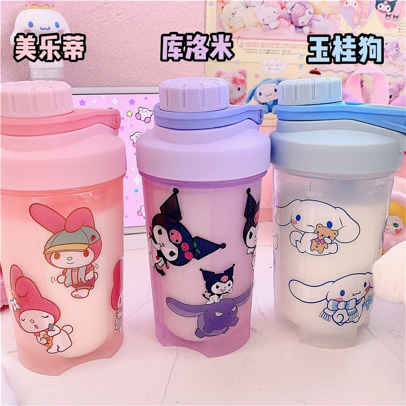 ღ 500/700ml Sanrio Botol Air Stiker Cangkir Pengocok Blender Kapasitas Besar Cangkir Air Portable Gym Kebugaran Cangkir Air Plastik Aksesoris Minuman