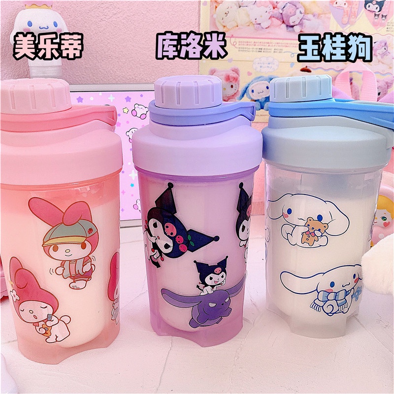 ღ 500/700ml Sanrio Botol Air Stiker Cangkir Pengocok Blender Kapasitas Besar Cangkir Air Portable Gym Kebugaran Cangkir Air Plastik Aksesoris Minuman