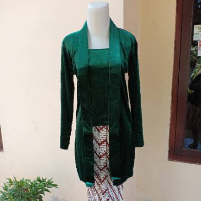 Kebaya dan Sorjan Lurik Kebaya Tunik bludru/ kebaya panjang selutut Lurik