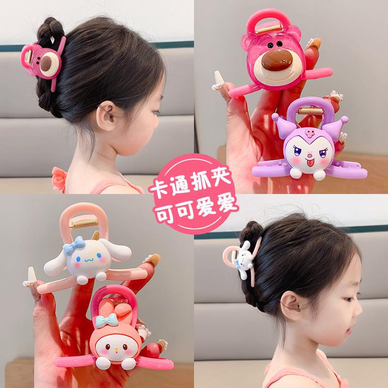 Jepit Rambut Anak Lucu Kartun Strawberry Bear Sanrio Grab the Girl, Piring Kepala Punggung Anak Perempuan Kecil Hair Shark Clip 8cm