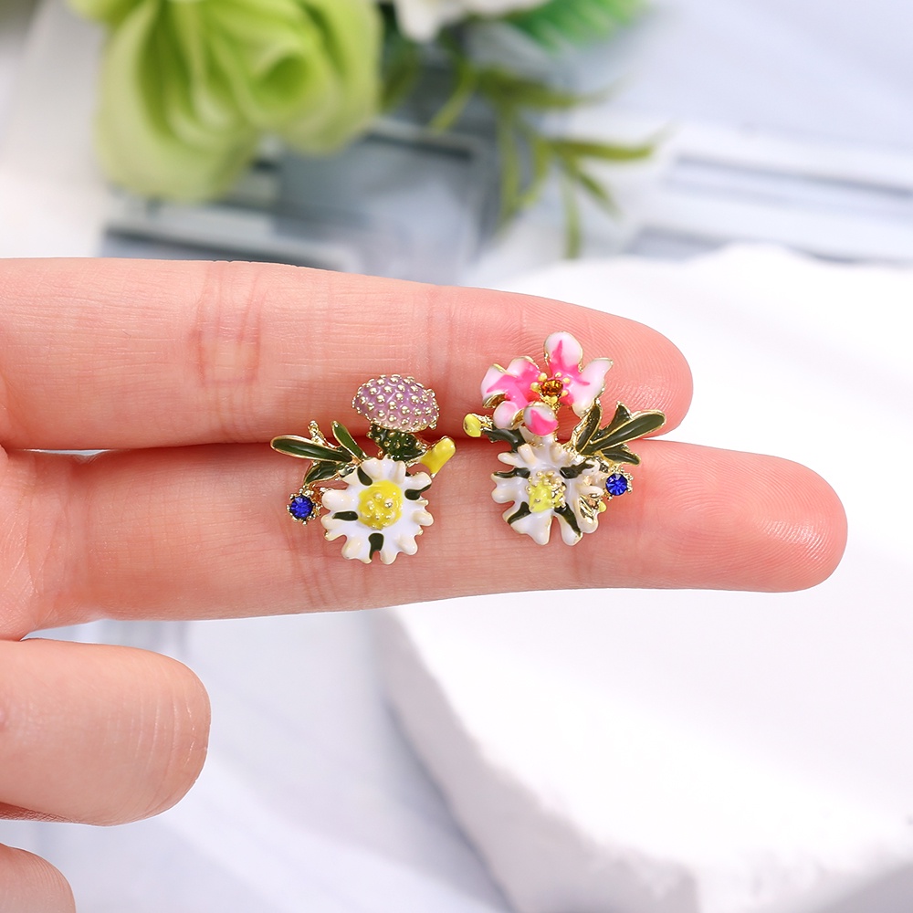 1pasang Hadiah Gaya Hutan Pesta Elegan Paduan Manis Daisy Bunga Stud Anting Perhiasan Hadiah Pernikahan Untuk Wanita Perempuan Lucu INS Gaya Asimetris Anting-Anting Temperamen
