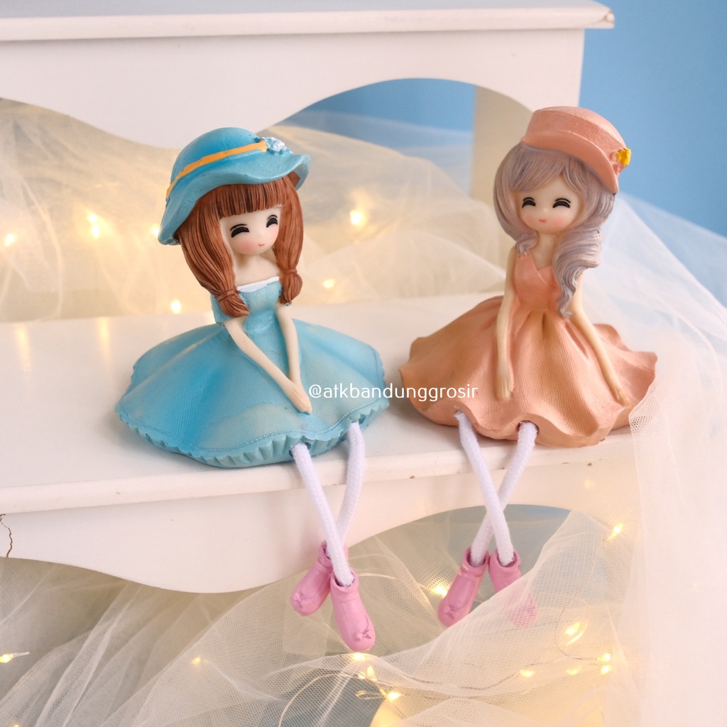 

Set Miniatur Pajangan Boneka Resin Impor girl hampers kado wedding couple kelulusan rumah dekorasi anniversarry hampers gifbox rekomendasi souvenir Hampers Moderen