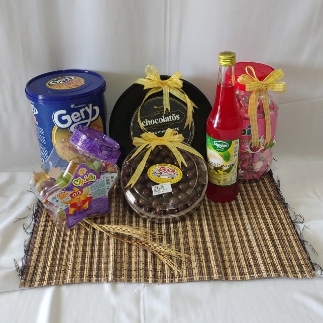 

Terlaris ✨ -Hampers Parcel Ramadhan/Lebaran Snack Camilan/Hampers Lebaran Snack - Paket Mini, Tas- 2.1.23 - TDS