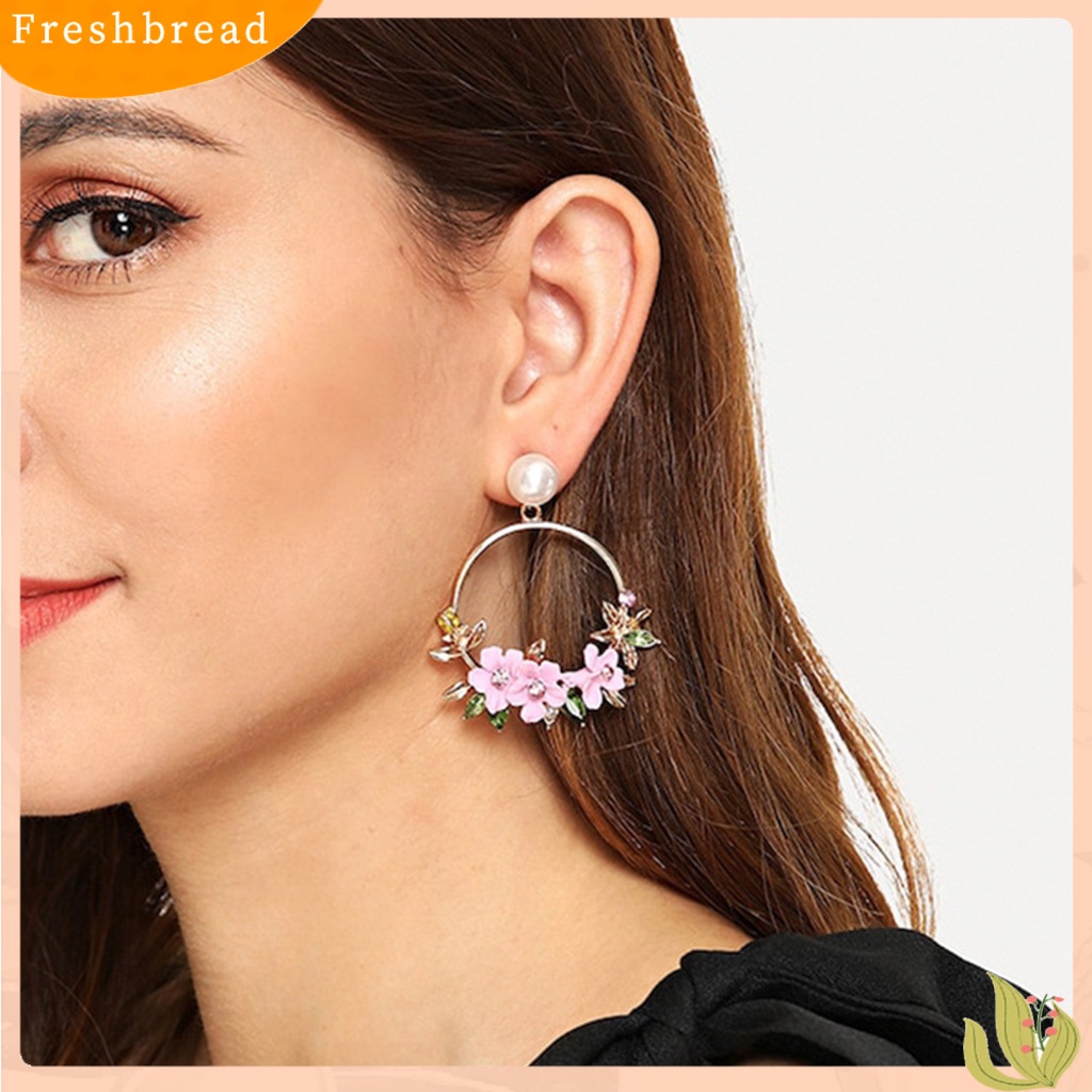 &lt; Freshbread &gt; 1pasang Drop Earrings Bulat Lingkaran Temperamen Berlian Imitasi Mengkilap Hias Mutiara Imitasi Hias Hadiah Wanita Lucu Bunga Liontin Stud Earrings Perhiasan Untuk Pakaian Sehari-Hari