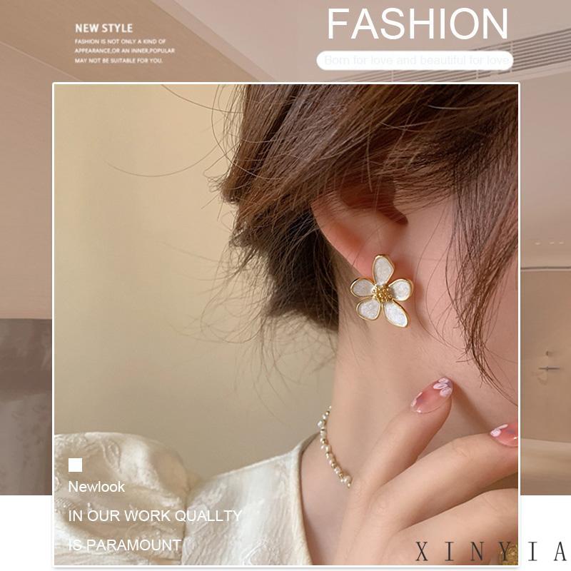 【Bayar di tempat】Anting Bunga Camelia Wanita Serbaguna Kecil Segar Rasa Canggih Anting Fashion Sederhana