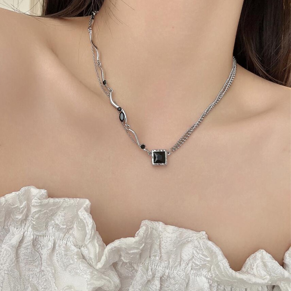 Trendy Hitam Choker Untuk Wanita Hiphop Geometris Persegi Liontin Kalung Vintage Statement Jewelry