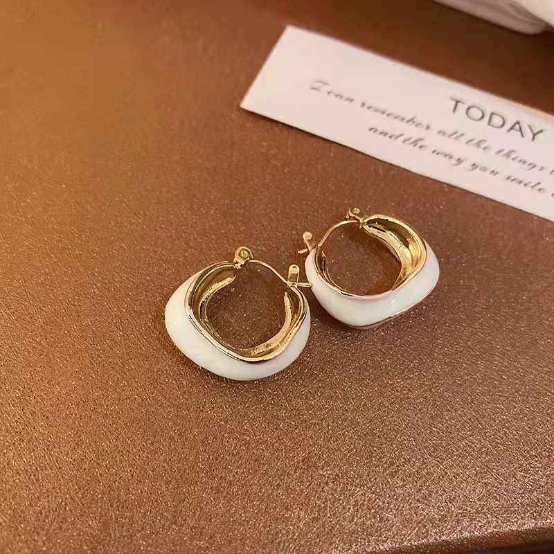 French Retro Geometris Tidak Teratur Anting Bulat Perempuan Desain Sederhana Merasakan Mode Gaya Logam Anting Earrings