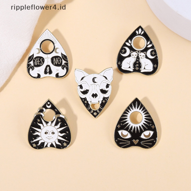 {rippleflower4.id} Witchcat Matahari Bulan Kucing Ouija Enamel Pin Bentuk Hati Bros Kerah Lencana Hitam Punk Gothic Perhiasan Hadiah Untuk Teman Anak~