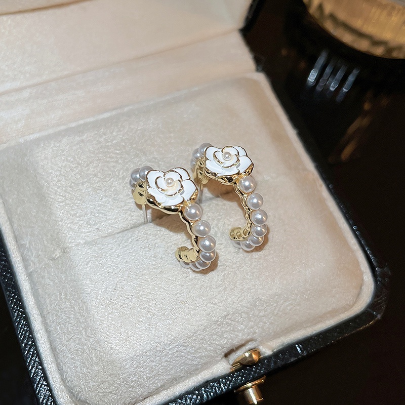 Gaya Baru Perancis High-End Mode Sederhana Ringan Temperamen Mewah Anting Bunga Mutiara